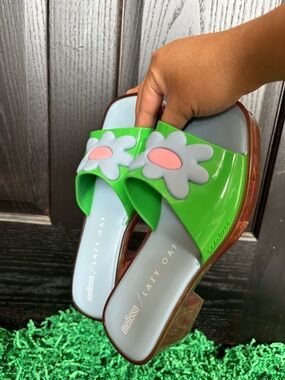Melissa x Lazy Oaf Sandal in green daisy (US 5).